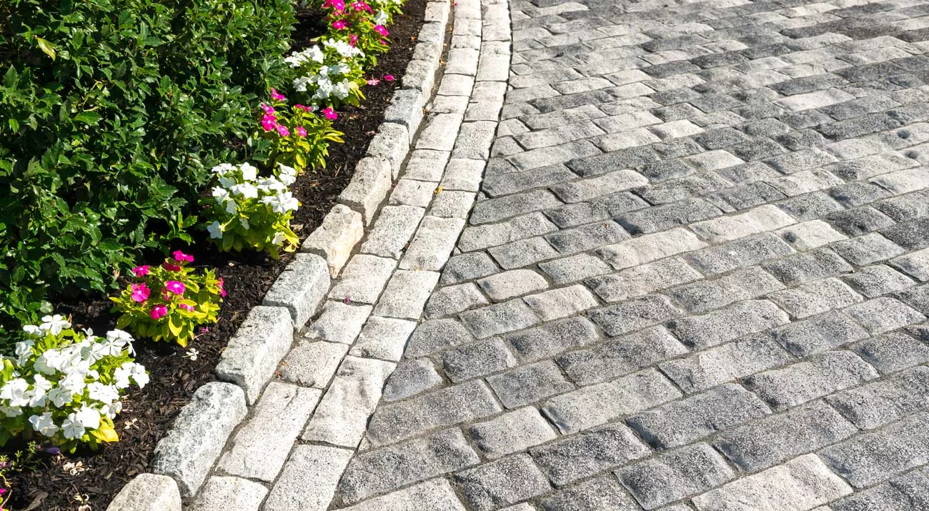 Tribeca Cobble Walkways Crystalline Basalt 7000